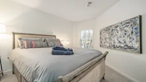 Cozy 1-BR apartment with a seasonal pool - Image 3