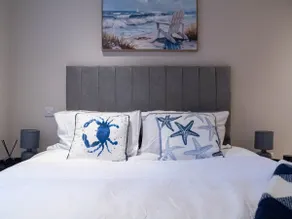 Modern Leeds Apartment | Sleeps 4 |WIFI| Central - Image 5