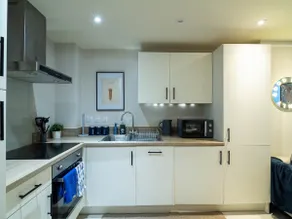 Modern Leeds Apartment | Sleeps 4 |WIFI| Central - Image 2