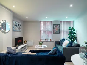 Modern Leeds Apartment | Sleeps 4 |WIFI| Central - Image 3