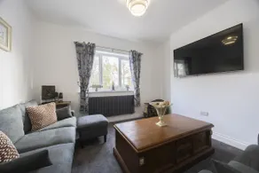 Beautiful 3-Bed Home with Hot Tub in Ross-on-Wye - Image 4