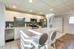 Between Restaurant & Brewery! Chic Perrysburg Apt - Image 2