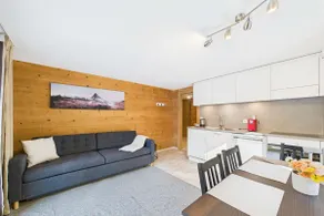 Family-friendly apartment with mountain views - Image 5