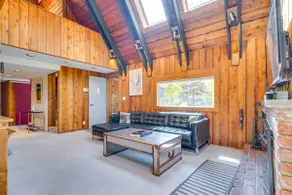 Stratton Shuttle Access! Vermont Mountain Hideaway - Image 3