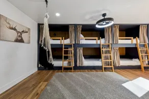 Beautifully Redesigned 5Br, Near Lake and Heavenly - Image 2