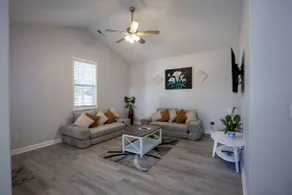 2 Min to Downtown | 9 to Elon | Car Rental Avail. - Image 5