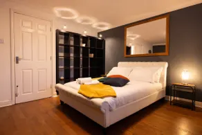 Spacious 4BR House with Parking I Excel I Canary Wharf I London City Airport - Image 2