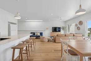 Sandy Toes - Walk to Beach, Pet Friendly, Stylish - Image 3