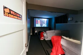 Dream Family Stay w/ King Bed & Home Theatre - Image 5