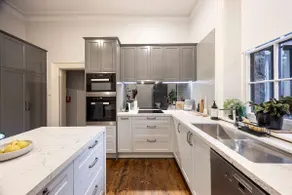 The Empress Direct Access Carlton Gardens - Image 4