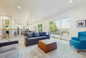2BR lakefront home with private dock and fireplace - Image 5