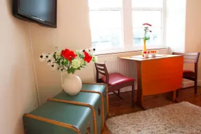 JOIVY Bright Flat with Workspace in New Town - Image 3