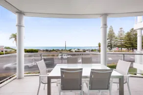 Tidehouse - Scenic Esplanade Escape with Shared Pool - Image 4