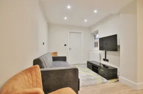 Lovely 2 Bed Garden Flat in Shepurds Bhush - Image 3