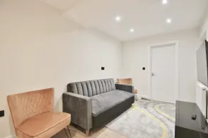 Lovely 2 Bed Garden Flat in Shepurds Bhush - Image 2