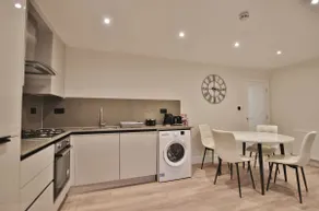 Lovely 2 Bed Garden Flat in Shepurds Bhush - Image 5