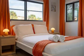 1 Min Walk to the beach -3Bdr - Sofa Bed - Parking - Image 3