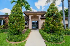 Poolside Miami Paradise with BBQ & Outdoor Lounge - Image 5