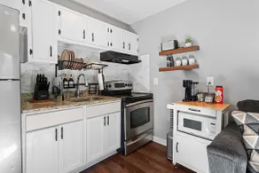 5 Min to Downtown - 7 to Duke - Washer and Dryer - Image 3