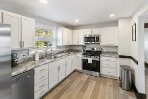 Warm 5 bed Libertyville Getaway Close to Navy Base - Image 3