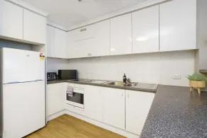 Central 2BR apartment, Hotel vibe, Walk everywhere - Hosted by Canstay - Image 5