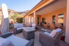 Upscale 4 bedroom family home near Zion w pool & hot tub - Image 4