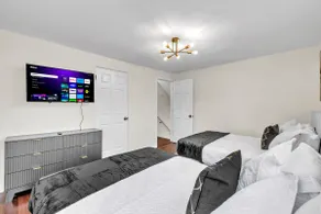 Bright & Cozy Elmhurst Stay • 3BR/2BA - Image 3