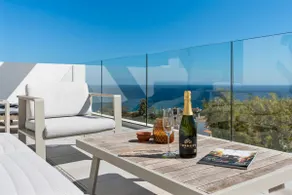 Luxury Penthouse with Big Terrace and Seaviews - Image 3