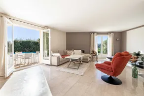 Quiet House with Pool - Image 4