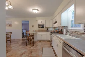 3BR Getaway Pickleball Court, Pool hot tub - Image 3