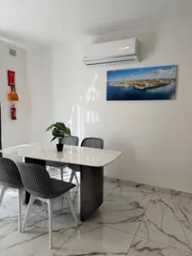 Family Friendly 2 Bedroom Apartment - By HostMT - Image 3