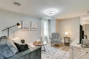 2 Mi to Uptown: Centrally Located Kingston Apt! - Image 5