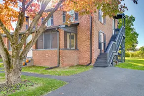 2 Mi to Uptown: Centrally Located Kingston Apt! - Image 3
