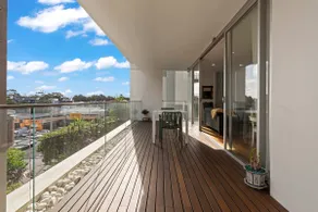 Modern Airy Haven Near Beach & City - Image 5