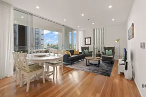 Modern Airy Haven Near Beach & City - Image 2