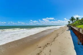 Walk to Wabasso Beach: Home w/ Hot Tub & Bikes - Image 3