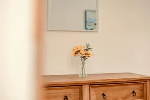 Unique 1 Bed house with Private Parking - Image 3