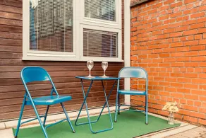 Unique 1 Bed house with Private Parking - Image 5