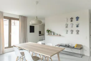 Tranquil Urban Escape: 2-BDR Retreat in Ghent - Image 5