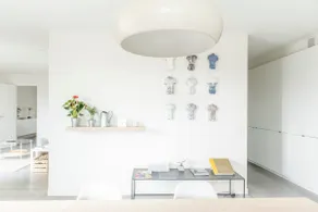 Tranquil Urban Escape: 2-BDR Retreat in Ghent - Image 4