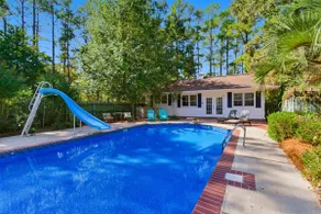 Pool, 8 bedrooms, lakefront, updated kitchen - Image 4