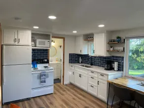 Cozy Cottage - Lakeview - Image 2