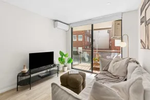 Manly Muse with Water View and Lock Up Garage - Image 4