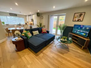 Luxury New-Build 2-Bed House Nr Science Park - Image 2