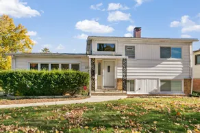 Spacious 4BR Retreat W/ back Porch Near Navy Base! - Image 3