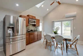 Great for Gatherings! Charming Woodbridge Duplex - Image 2