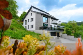 Vacation home with mountain view - Image 2