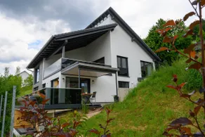 Vacation home with mountain view - Image 3
