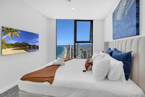Level 70 with Breathtaking Views - Pet Friendly - Image 3