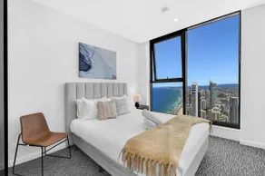 Level 70 with Breathtaking Views - Pet Friendly - Image 4